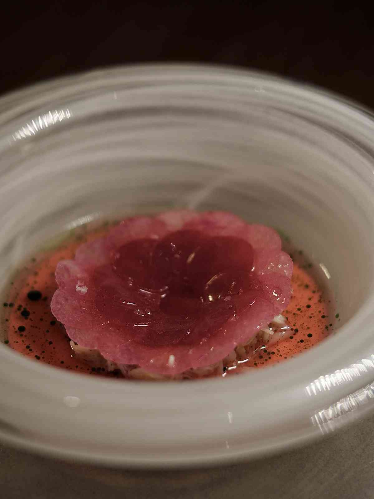 初心詮釋現代法式料理：乾式熟成烤鴨、法式家禽肝醬脆餅、日本蕪菁雞肝黑松露撻，巧妙結合法國與亞洲風味！