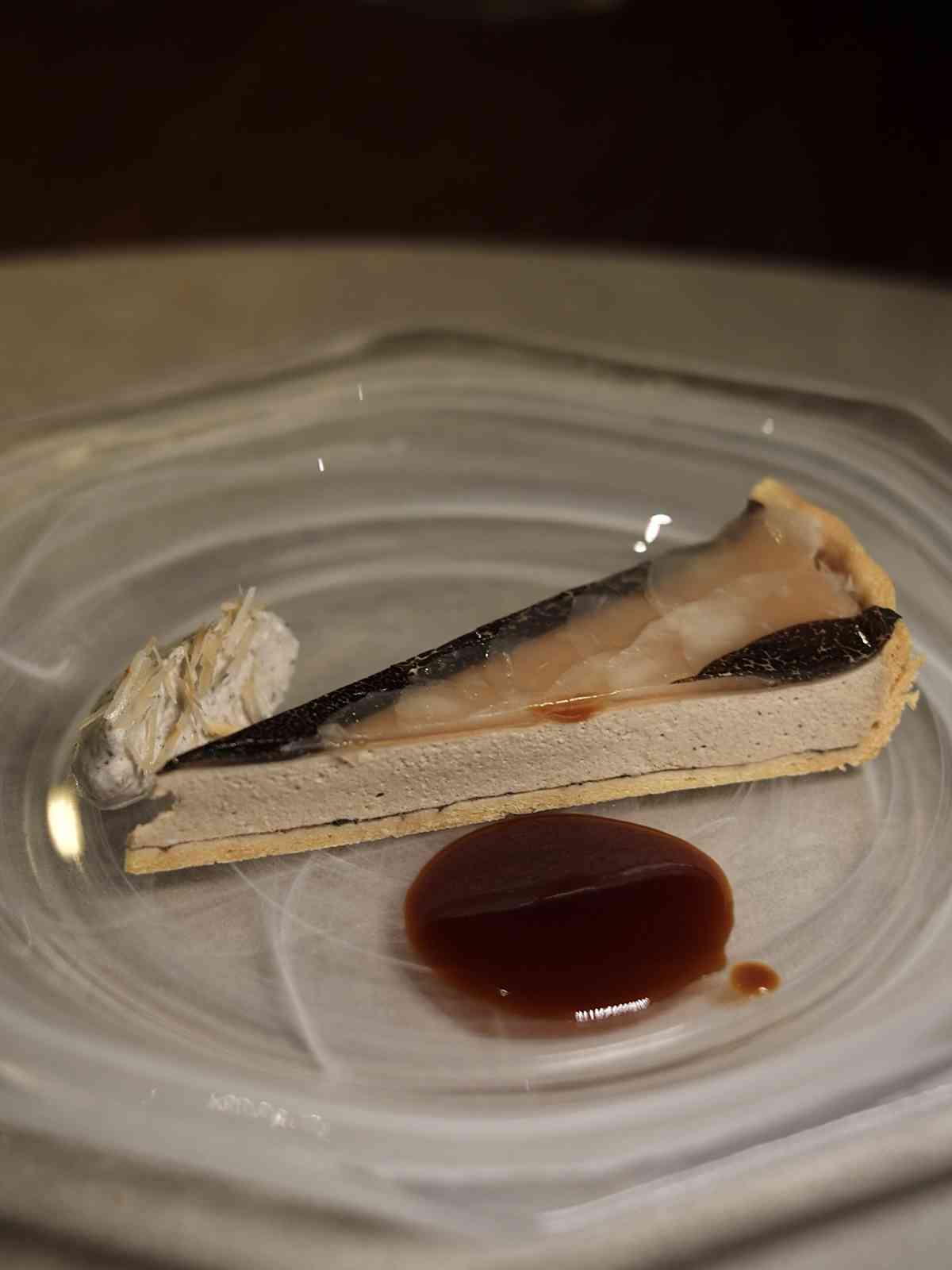 初心詮釋現代法式料理：乾式熟成烤鴨、法式家禽肝醬脆餅、日本蕪菁雞肝黑松露撻，巧妙結合法國與亞洲風味！