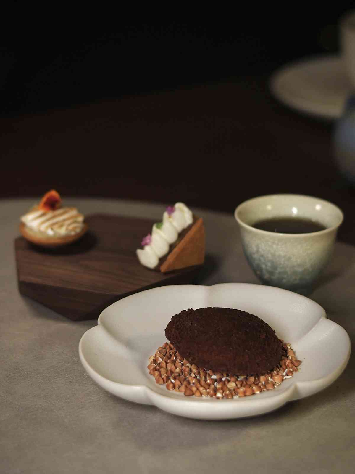 初心詮釋現代法式料理：乾式熟成烤鴨、法式家禽肝醬脆餅、日本蕪菁雞肝黑松露撻，巧妙結合法國與亞洲風味！