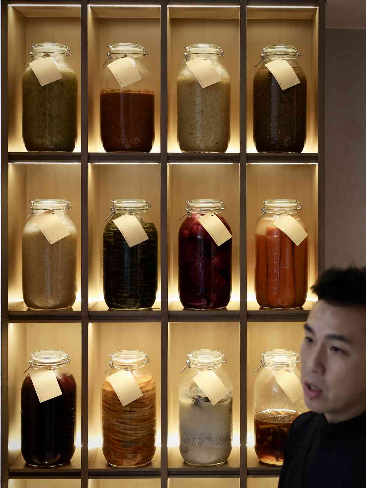 殿堂級名廚全新法餐登陸澳門：白蘆荀配海膽雪糕、魚子醬春季蕪菁、黑蒜醬炭烤12年花膠