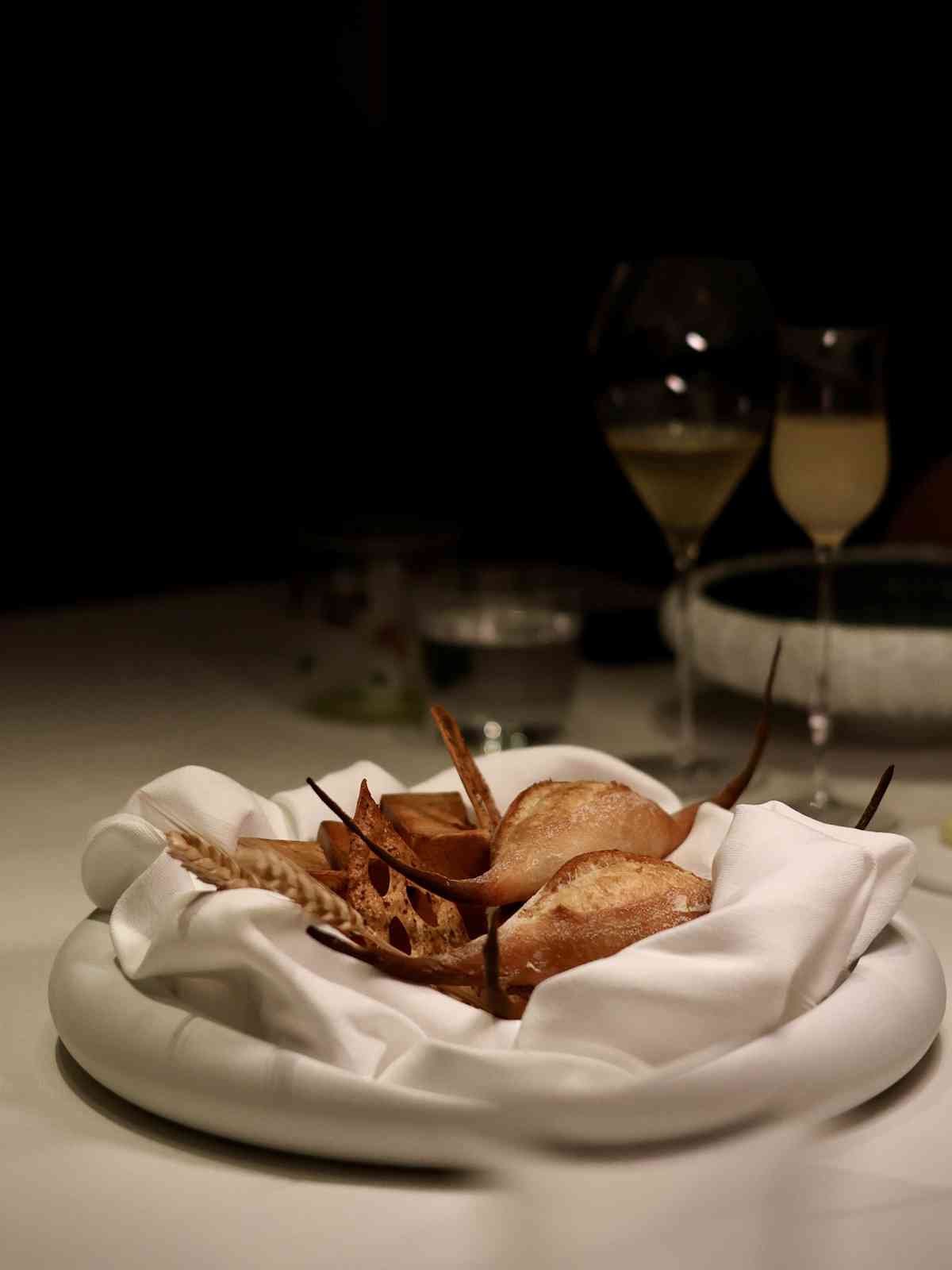 殿堂級名廚全新法餐登陸澳門：白蘆荀配海膽雪糕、魚子醬春季蕪菁、黑蒜醬炭烤12年花膠