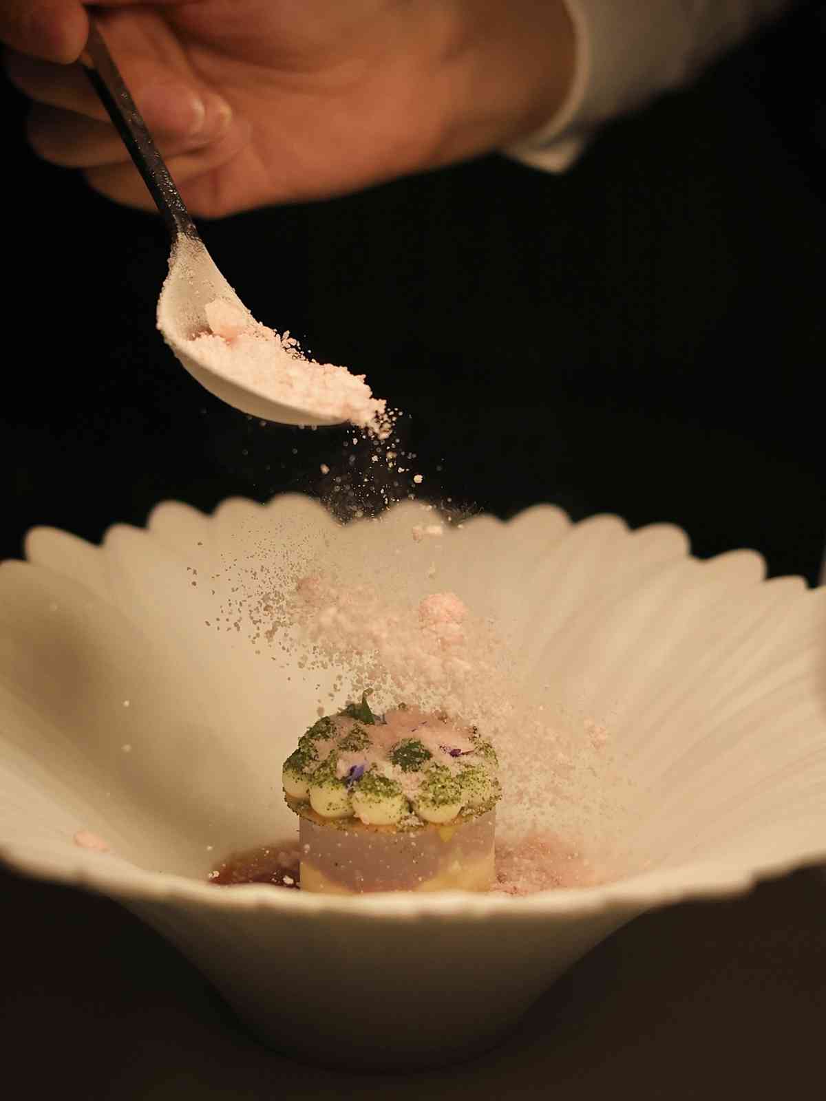 殿堂級名廚全新法餐登陸澳門：白蘆荀配海膽雪糕、魚子醬春季蕪菁、黑蒜醬炭烤12年花膠