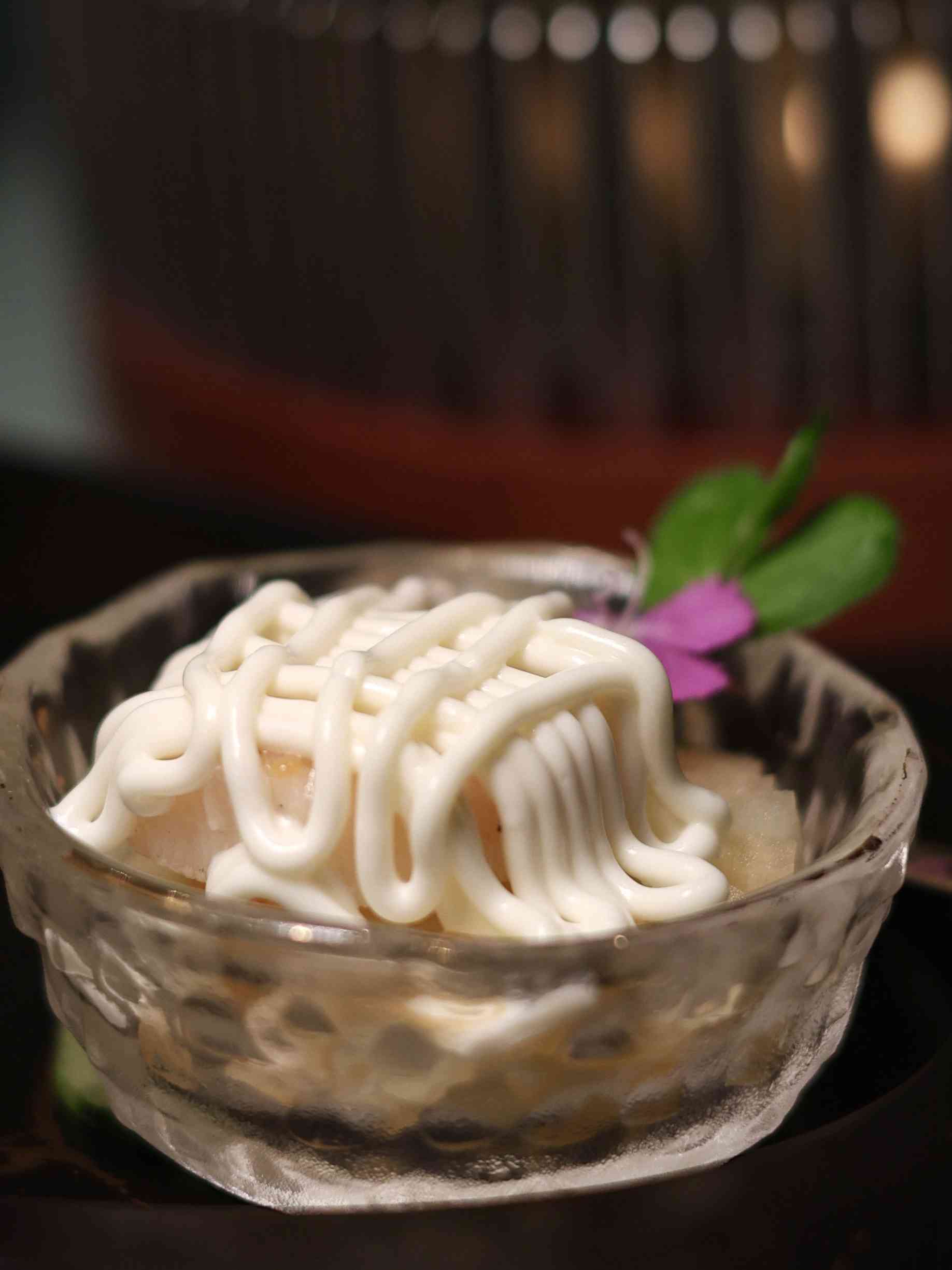 維港夜景與老字號的極致浪漫：蝦籽黃燒鮮鰵花膠扒、鮑汁扣南非二十二頭吉品鮑魚，驚艷交織「極品蝦籽吉品鮑魚宴」