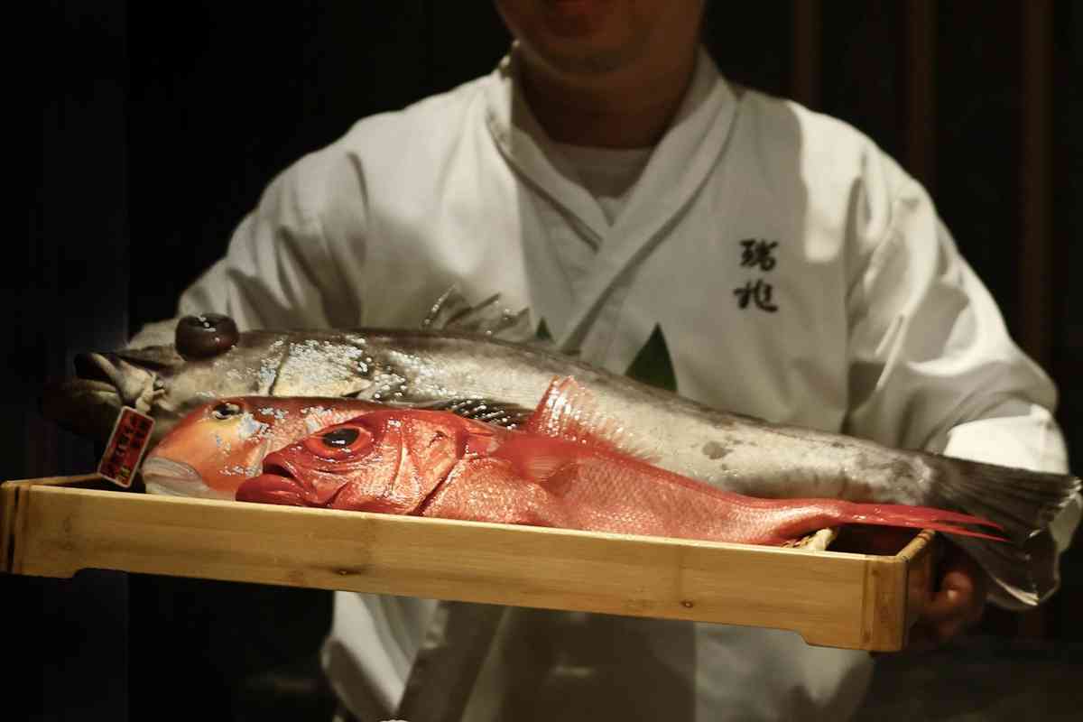 澳門米芝蓮一星餐廳品味割烹夜宴 : 鱧魚天婦羅、毛蟹豆乳火鍋、炸A5黑毛和牛里脊，旬味與清酒的奢華交織