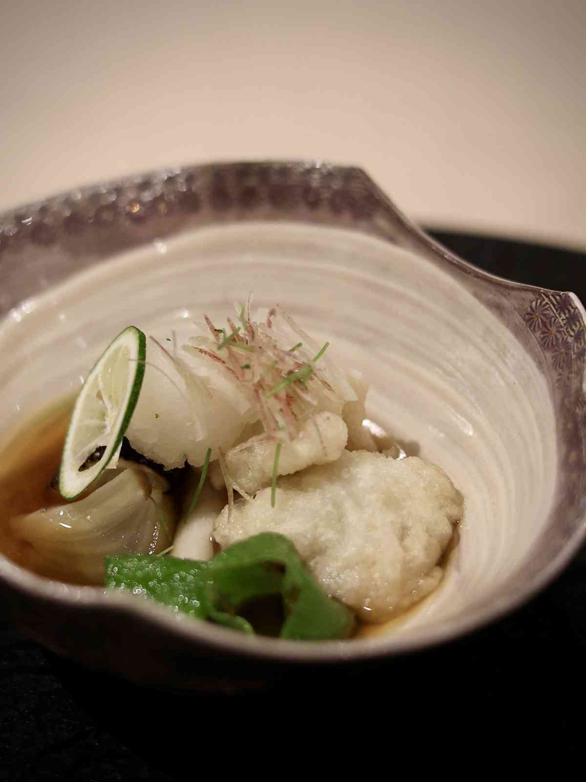 澳門米芝蓮一星餐廳品味割烹夜宴 : 鱧魚天婦羅、毛蟹豆乳火鍋、炸A5黑毛和牛里脊，旬味與清酒的奢華交織