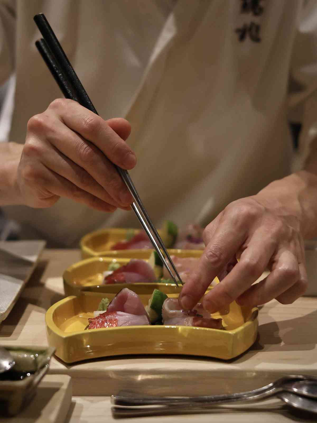 澳門米芝蓮一星餐廳品味割烹夜宴 : 鱧魚天婦羅、毛蟹豆乳火鍋、炸A5黑毛和牛里脊，旬味與清酒的奢華交織