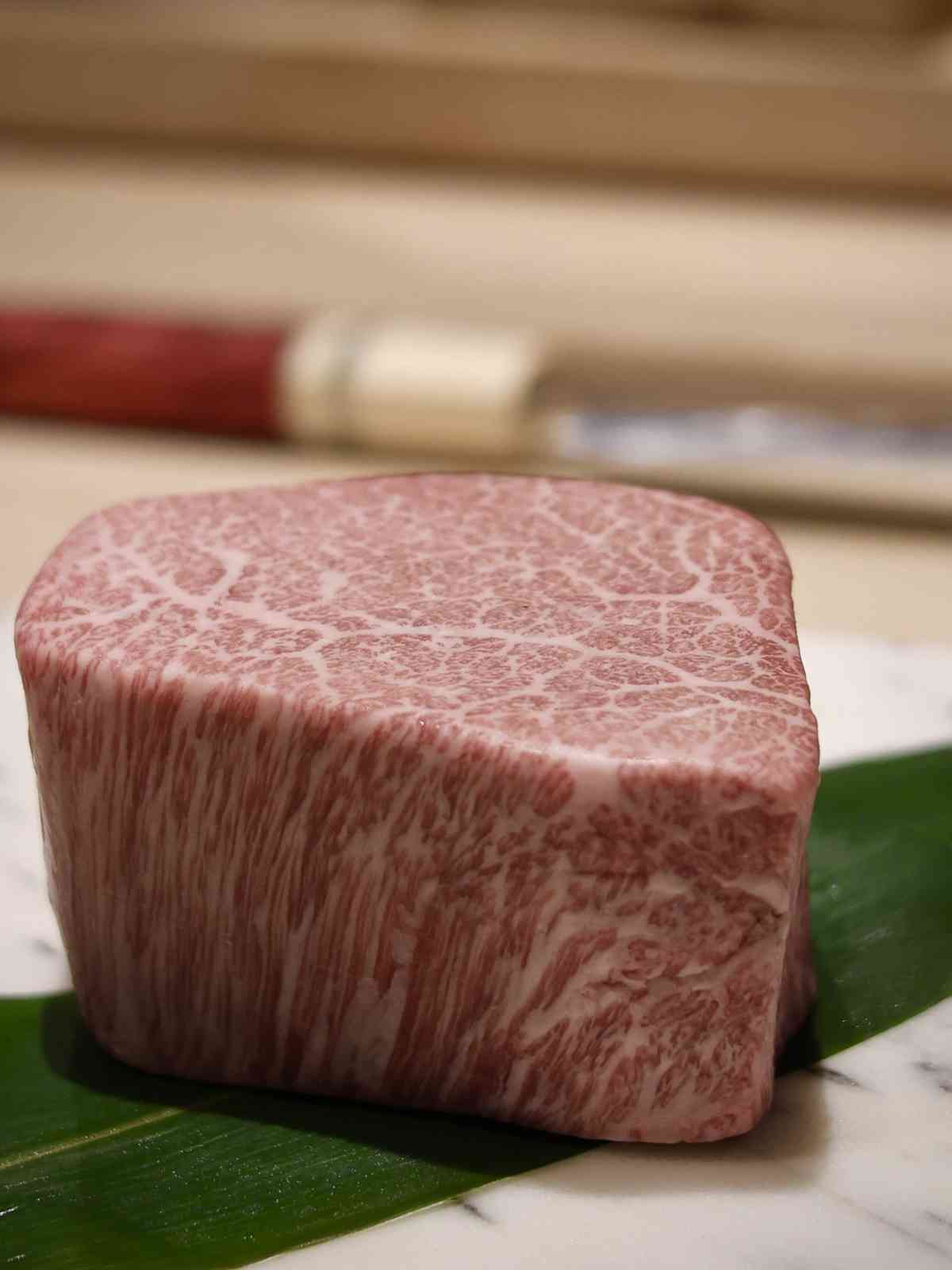 澳門米芝蓮一星餐廳品味割烹夜宴 : 鱧魚天婦羅、毛蟹豆乳火鍋、炸A5黑毛和牛里脊，旬味與清酒的奢華交織