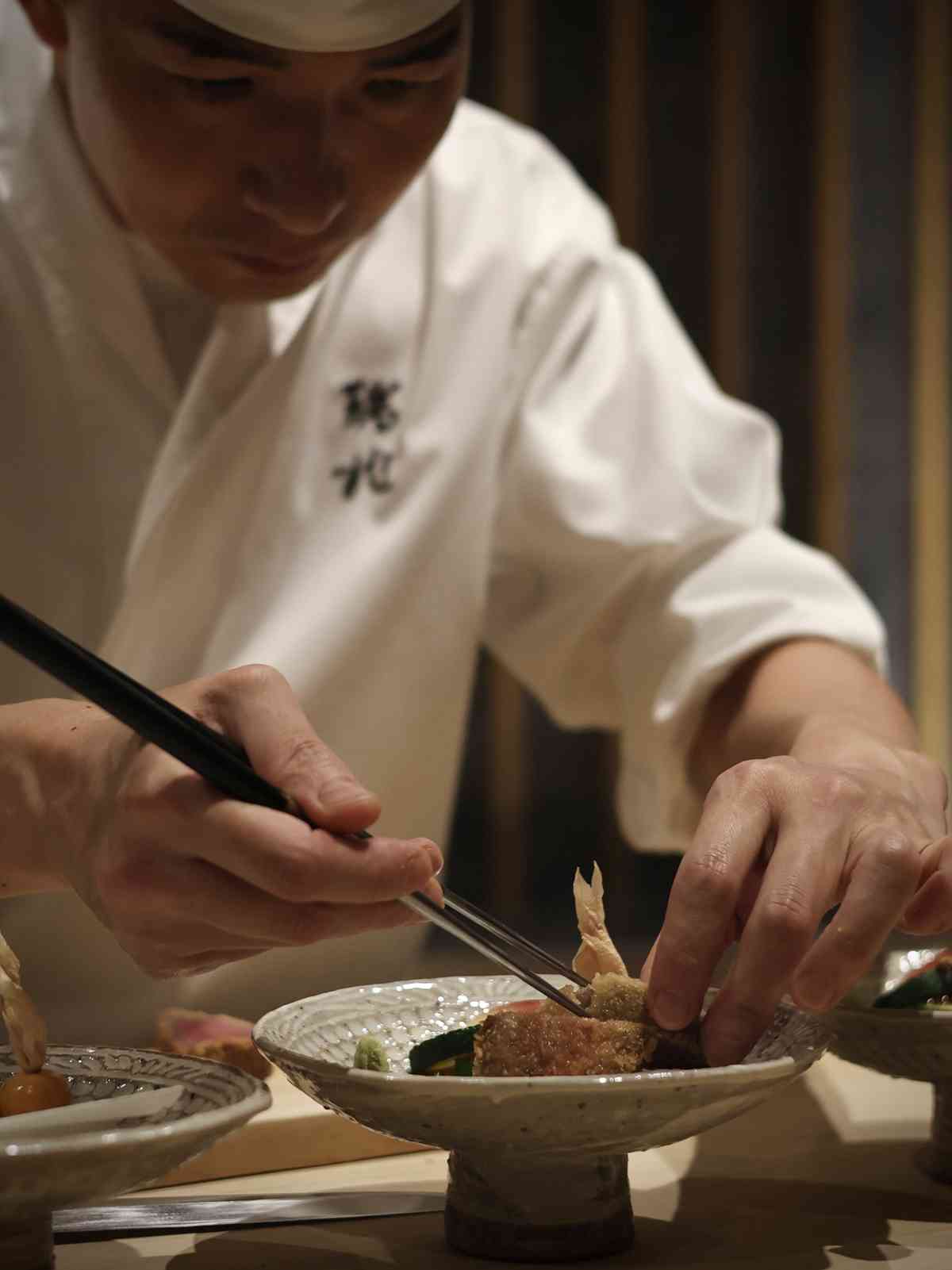 澳門米芝蓮一星餐廳品味割烹夜宴 : 鱧魚天婦羅、毛蟹豆乳火鍋、炸A5黑毛和牛里脊，旬味與清酒的奢華交織