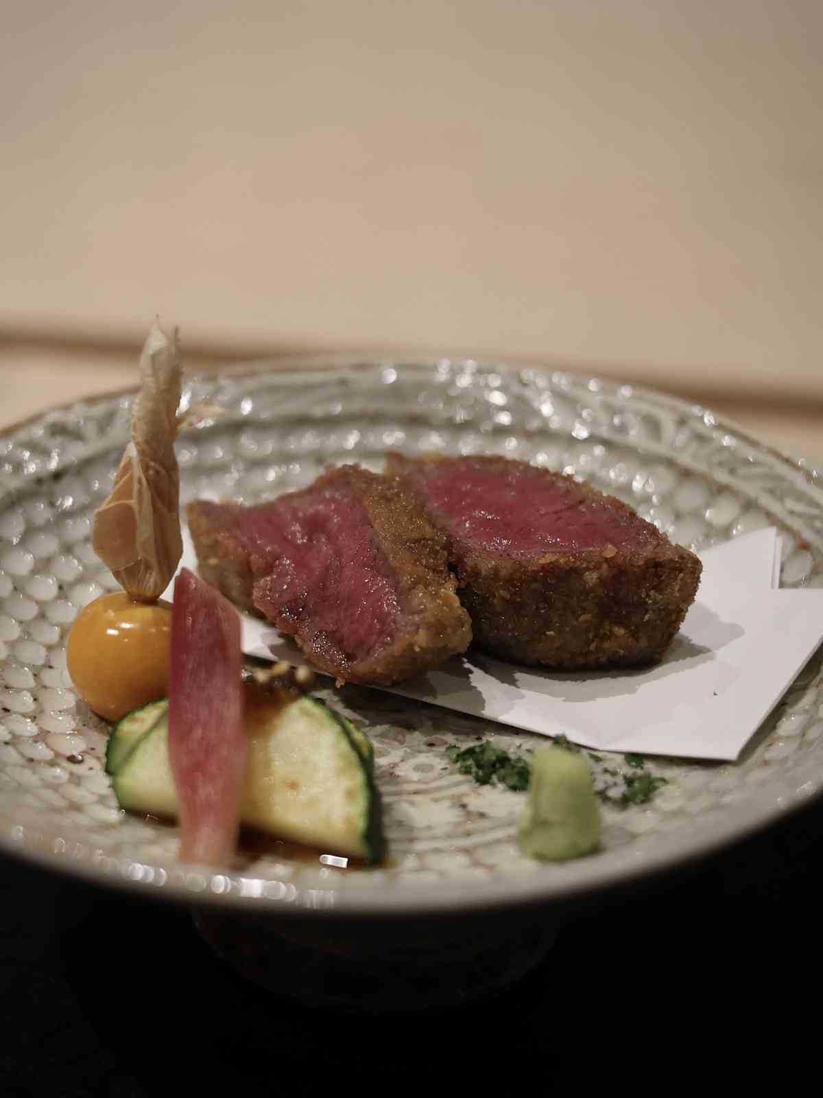 澳門米芝蓮一星餐廳品味割烹夜宴 : 鱧魚天婦羅、毛蟹豆乳火鍋、炸A5黑毛和牛里脊，旬味與清酒的奢華交織