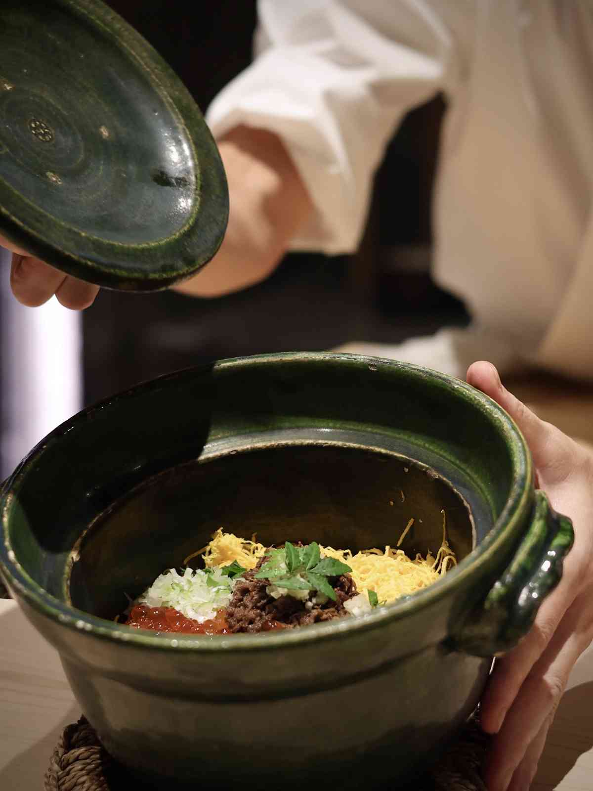 澳門米芝蓮一星餐廳品味割烹夜宴 : 鱧魚天婦羅、毛蟹豆乳火鍋、炸A5黑毛和牛里脊，旬味與清酒的奢華交織