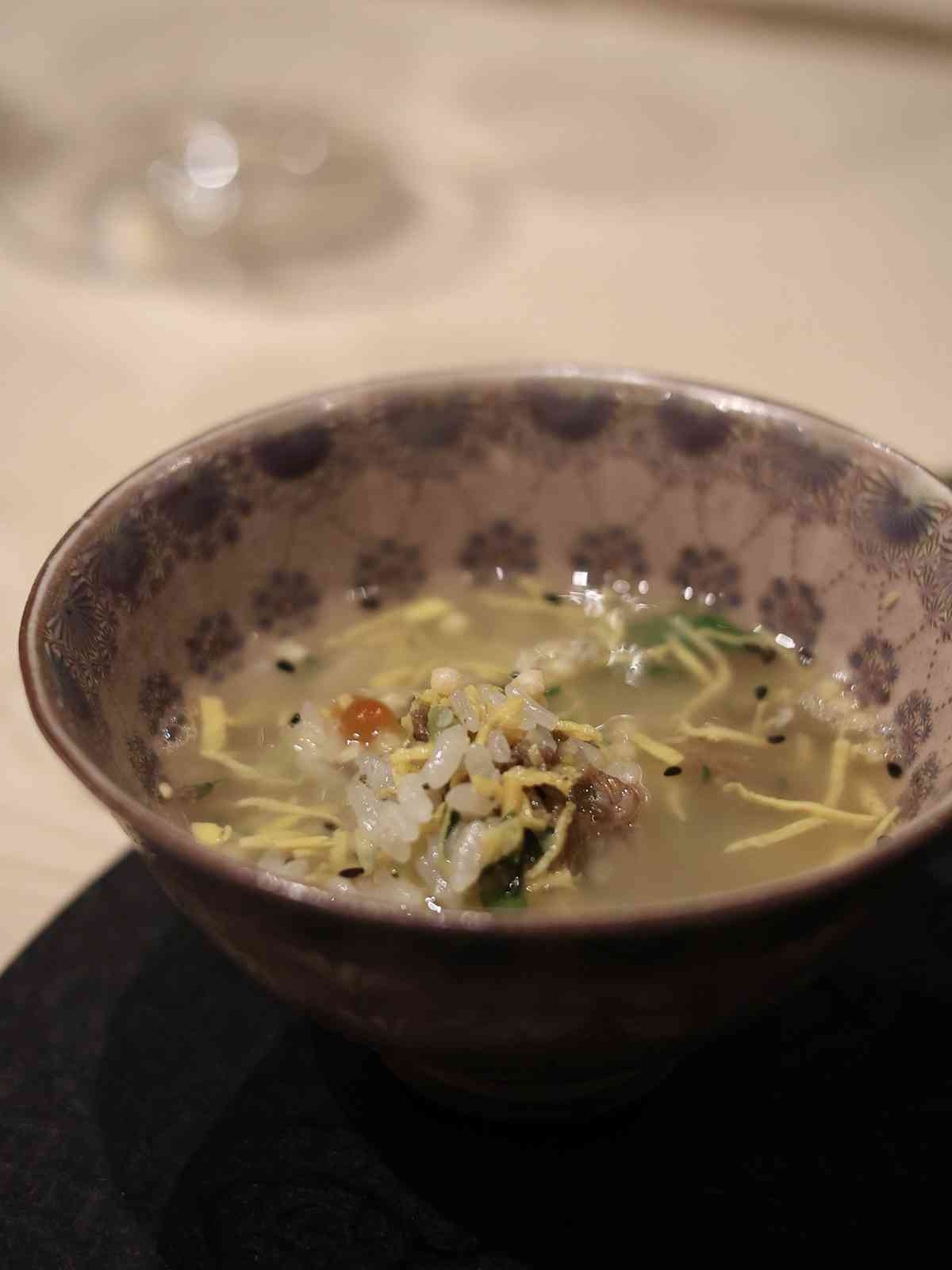 澳門米芝蓮一星餐廳品味割烹夜宴 : 鱧魚天婦羅、毛蟹豆乳火鍋、炸A5黑毛和牛里脊，旬味與清酒的奢華交織