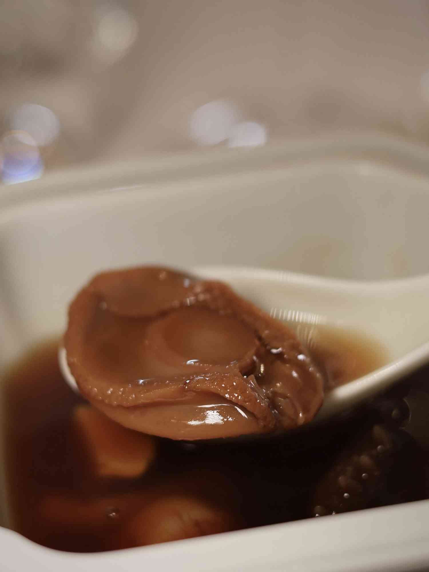 米芝蓮星廚坐鎮中環！永春老醋汁花膠、阿彬師的佛跳牆、功夫鴿髀皇，探索當代中菜奢華新體驗