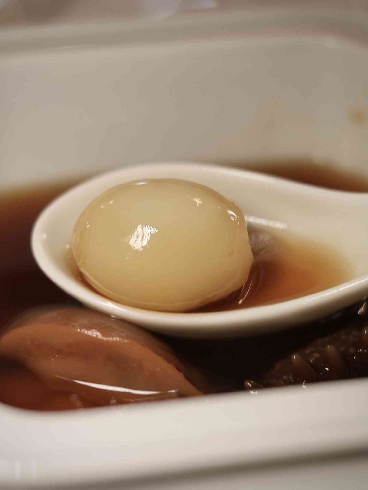 米芝蓮星廚坐鎮中環！永春老醋汁花膠、阿彬師的佛跳牆、功夫鴿髀皇，探索當代中菜奢華新體驗