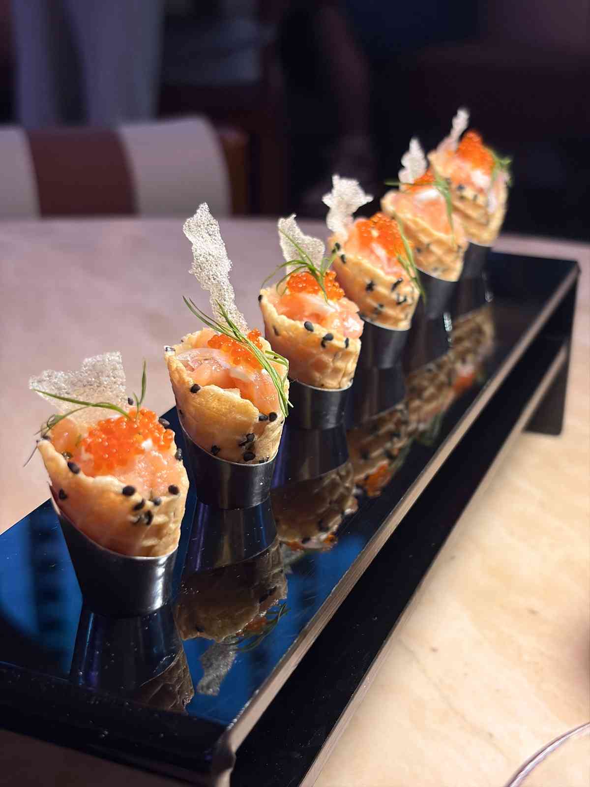 攜手父親細味精緻美饌：煙三文魚迷你脆筒、烤美國牛柳、軟殼蟹香蒜辣椒扁意粉，石屎森林下靜享植物美學