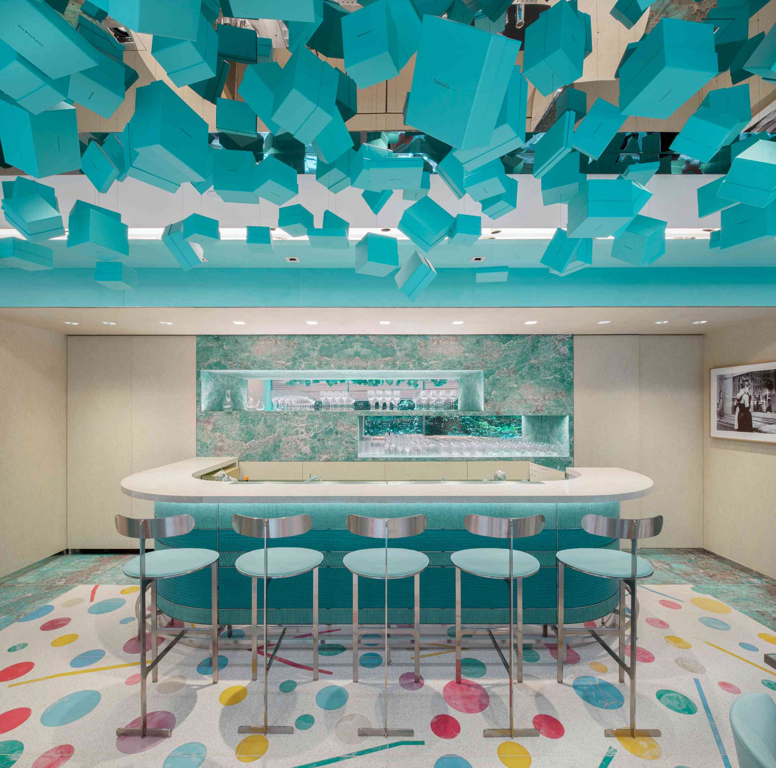 Blue Box Caf&eacute;全新週日早午餐：在清涼的 Tiffany Blue 中，以美食開啟週末序幕