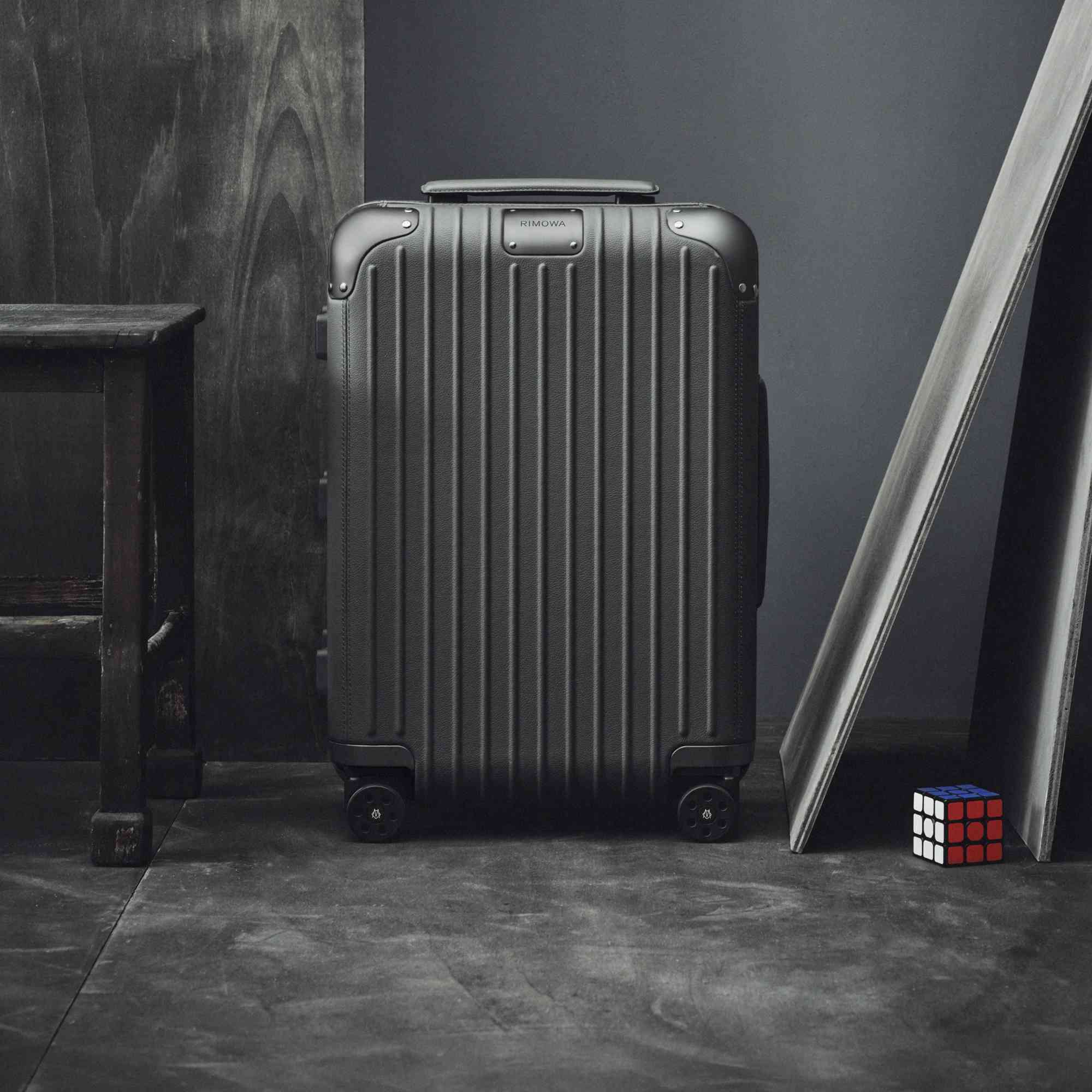 譜寫流動奢華：RIMOWA Never Still 全新皮革袋款登場，紀錄優雅行止的每分每秒
