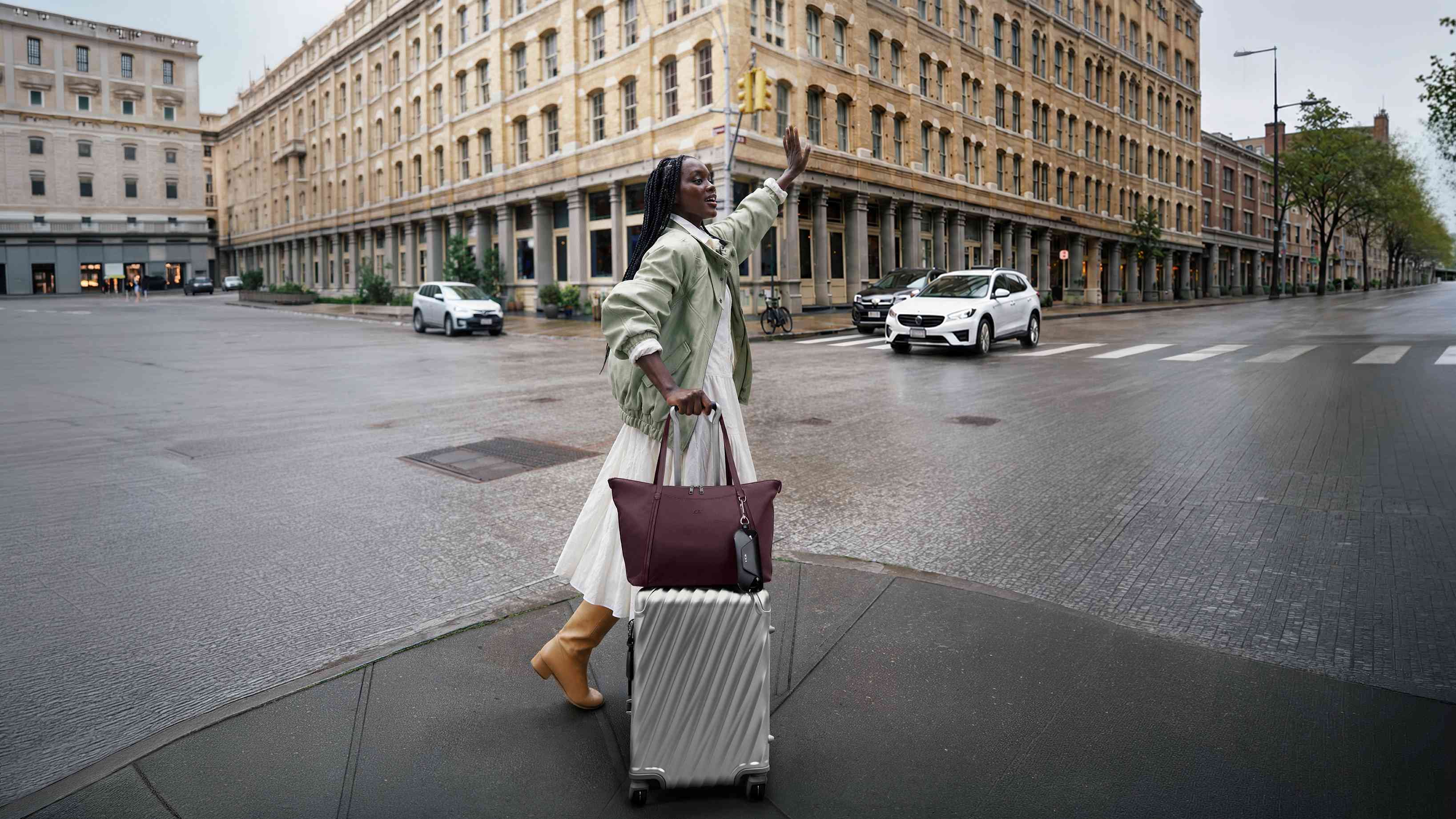 時髦職場女力必備!TUMI FW26 女士手提袋系列:極簡工藝的完美交融 時髦職場女力必備!TUMI FW26 女士手提袋系列:極簡工藝的完美交融