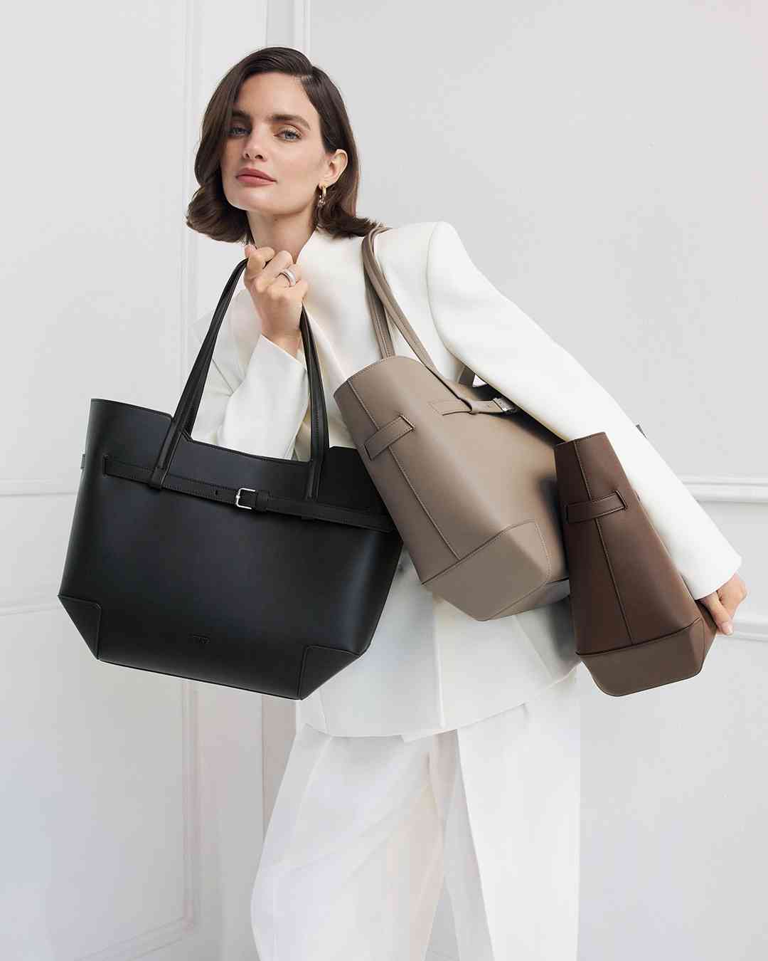 時髦職場女力必備!TUMI FW26 女士手提袋系列:極簡工藝的完美交融 時髦職場女力必備!TUMI FW26 女士手提袋系列:極簡工藝的完美交融