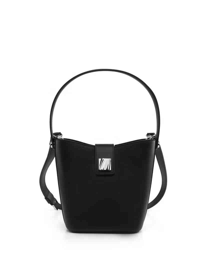 時髦職場女力必備!TUMI FW26 女士手提袋系列:極簡工藝的完美交融 時髦職場女力必備!TUMI FW26 女士手提袋系列:極簡工藝的完美交融