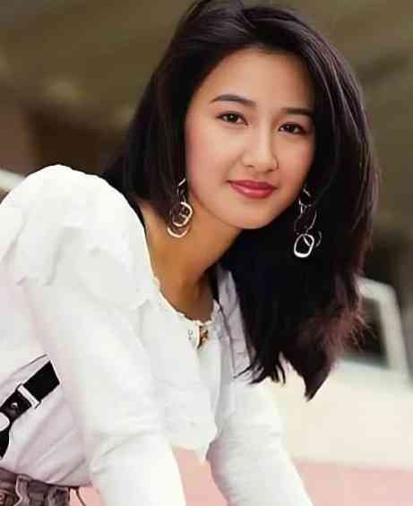 凍齡女神丨61歲關詠荷兌現20年前粉絲承諾激罕現身　凍齡狀態驚艷網民：美得自然