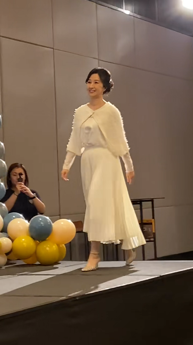 凍齡女神丨61歲關詠荷兌現20年前粉絲承諾激罕現身　凍齡狀態驚艷網民：美得自然