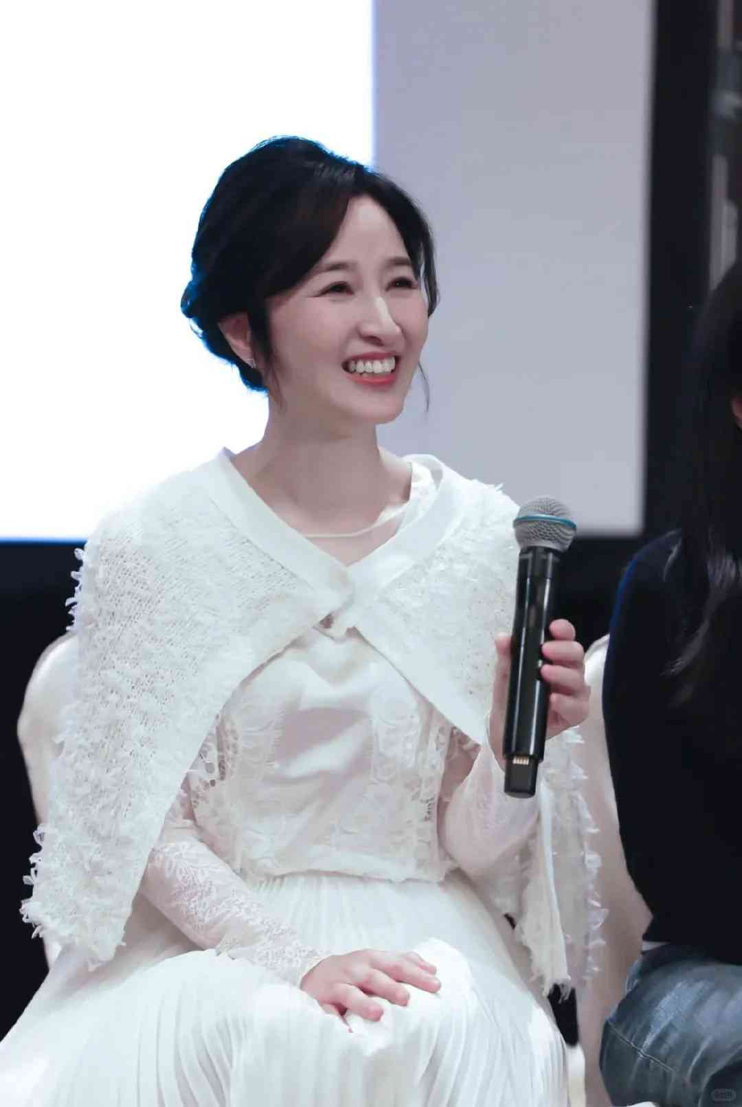 凍齡女神丨61歲關詠荷兌現20年前粉絲承諾激罕現身　凍齡狀態驚艷網民：美得自然