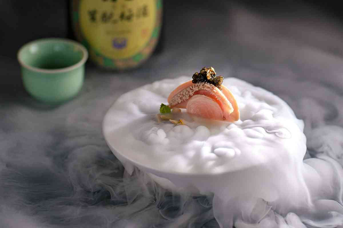 從陳年黃酒到干邑:自家梅酒鮑魚、黃酒焗蠔、汾酒神仙鴿,以酒入饌的味蕾盛宴! 從陳年黃酒到干邑:自家梅酒鮑魚、黃酒焗蠔、汾酒神仙鴿,以酒入饌的味蕾盛宴!