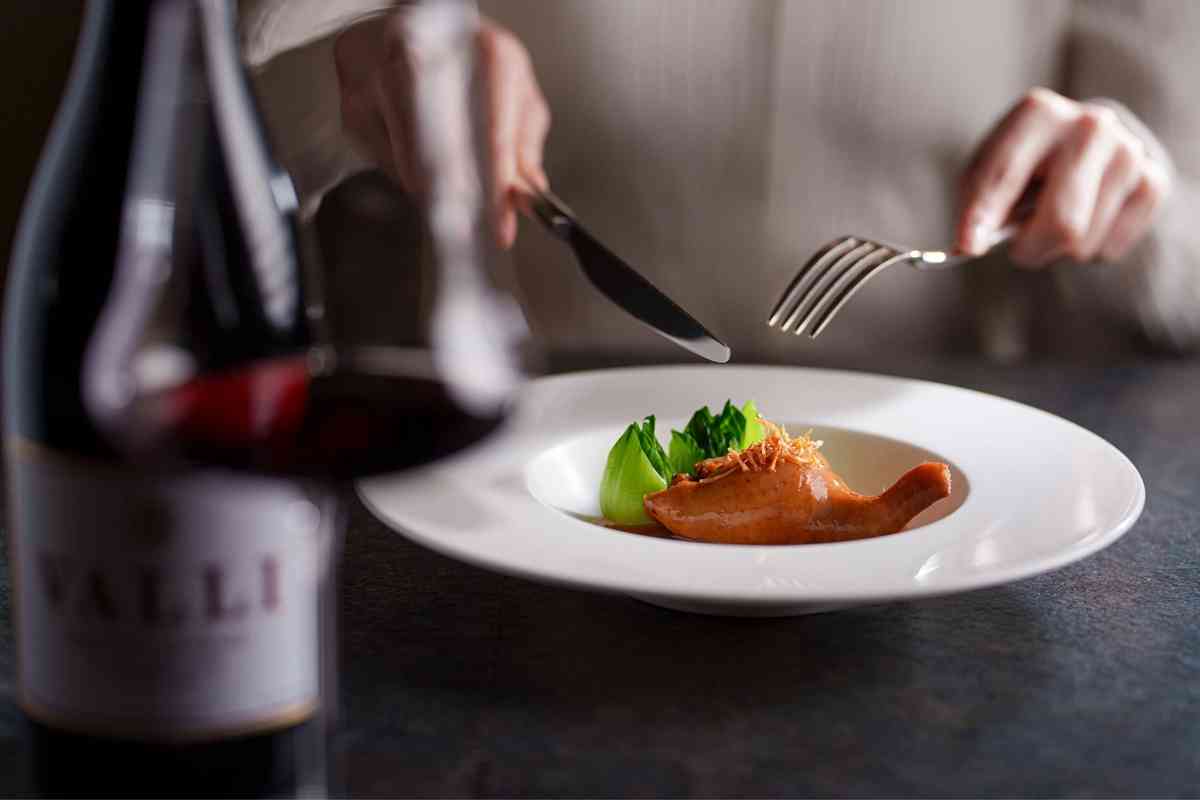 從陳年黃酒到干邑:自家梅酒鮑魚、黃酒焗蠔、汾酒神仙鴿,以酒入饌的味蕾盛宴! 從陳年黃酒到干邑:自家梅酒鮑魚、黃酒焗蠔、汾酒神仙鴿,以酒入饌的味蕾盛宴!