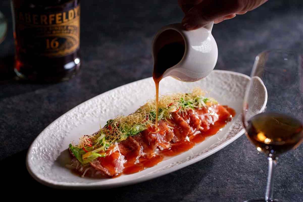 從陳年黃酒到干邑:自家梅酒鮑魚、黃酒焗蠔、汾酒神仙鴿,以酒入饌的味蕾盛宴! 從陳年黃酒到干邑:自家梅酒鮑魚、黃酒焗蠔、汾酒神仙鴿,以酒入饌的味蕾盛宴!