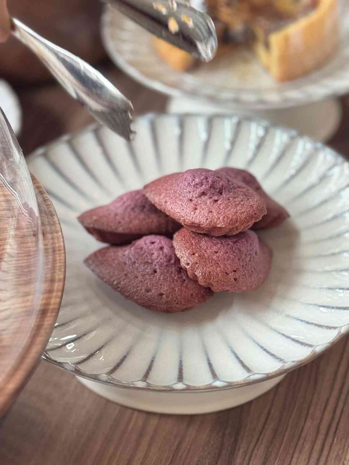 漫遊東京費爾蒙酒店的奢華：精緻日式下午茶、米芝蓮級壽司店、隱蔽黑膠音樂主題酒吧，視覺與味覺的雙重享受！