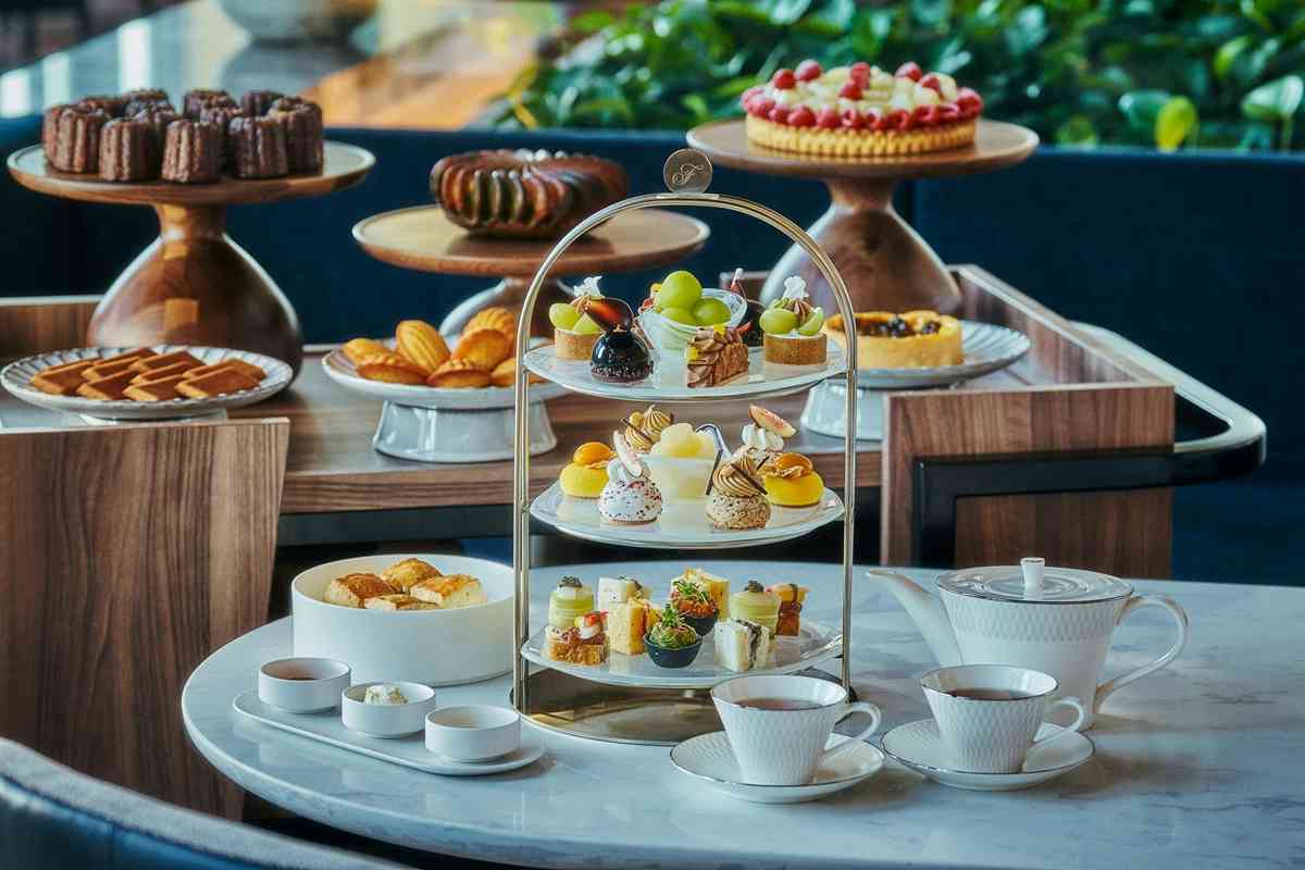 漫遊東京費爾蒙酒店的奢華：精緻日式下午茶、米芝蓮級壽司店、隱蔽黑膠音樂主題酒吧，視覺與味覺的雙重享受！