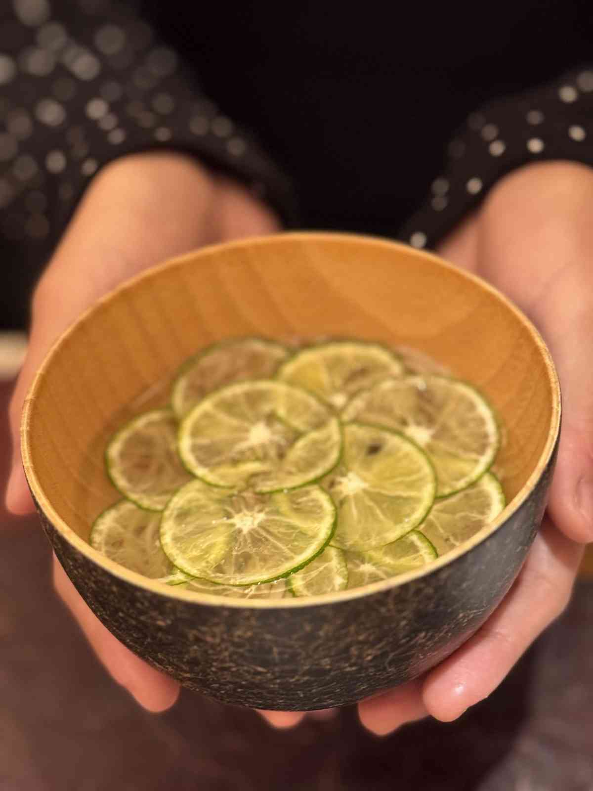漫遊東京費爾蒙酒店的奢華：精緻日式下午茶、米芝蓮級壽司店、隱蔽黑膠音樂主題酒吧，視覺與味覺的雙重享受！