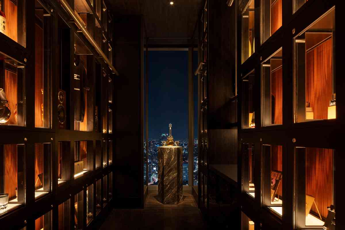 漫遊東京費爾蒙酒店的奢華：精緻日式下午茶、米芝蓮級壽司店、隱蔽黑膠音樂主題酒吧，視覺與味覺的雙重享受！