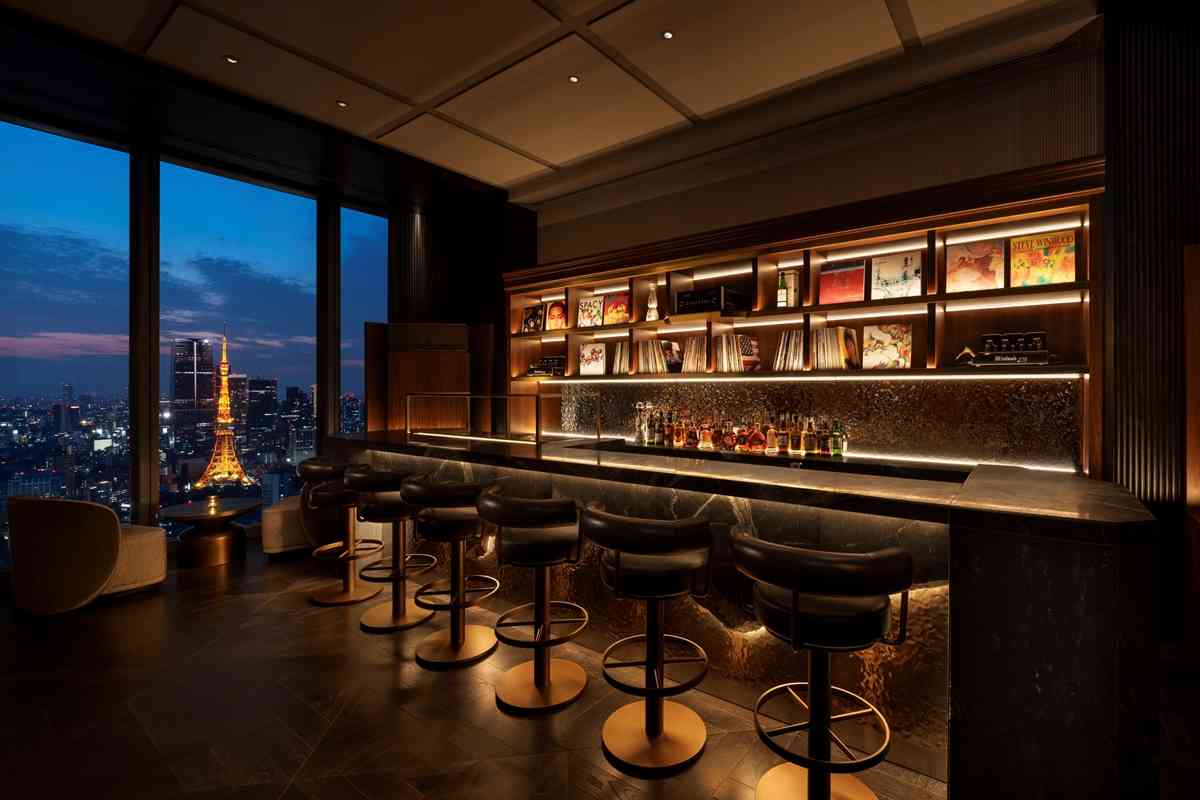 漫遊東京費爾蒙酒店的奢華：精緻日式下午茶、米芝蓮級壽司店、隱蔽黑膠音樂主題酒吧，視覺與味覺的雙重享受！