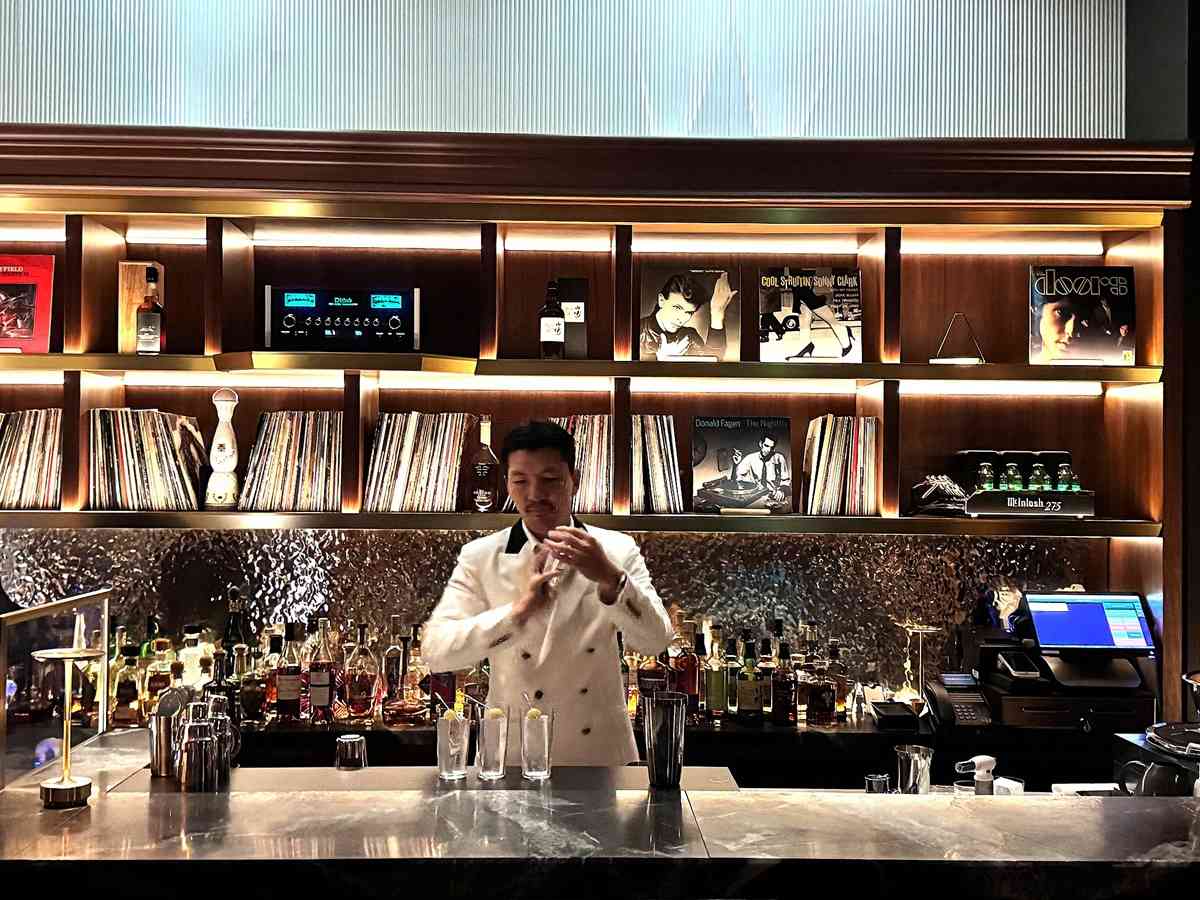 漫遊東京費爾蒙酒店的奢華：精緻日式下午茶、米芝蓮級壽司店、隱蔽黑膠音樂主題酒吧，視覺與味覺的雙重享受！