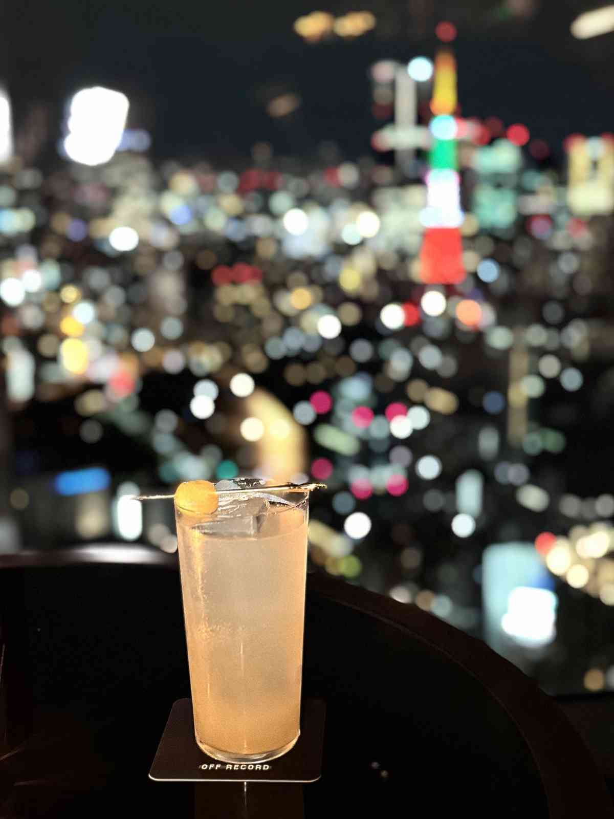 漫遊東京費爾蒙酒店的奢華：精緻日式下午茶、米芝蓮級壽司店、隱蔽黑膠音樂主題酒吧，視覺與味覺的雙重享受！