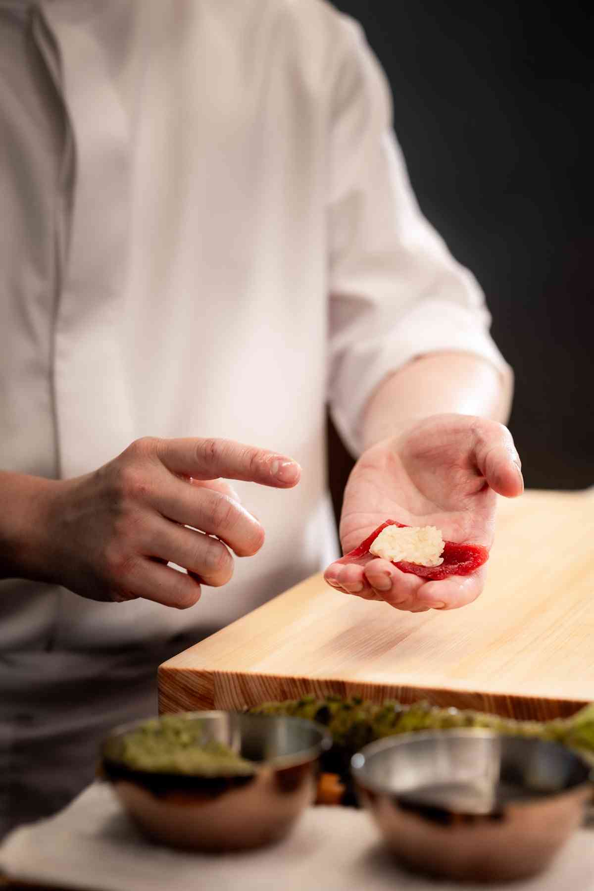 中環人氣精緻刺身丼飯店！首創「江戶前料理手法」x「煙燻熟成」魚料、告別傳統Omakase套餐