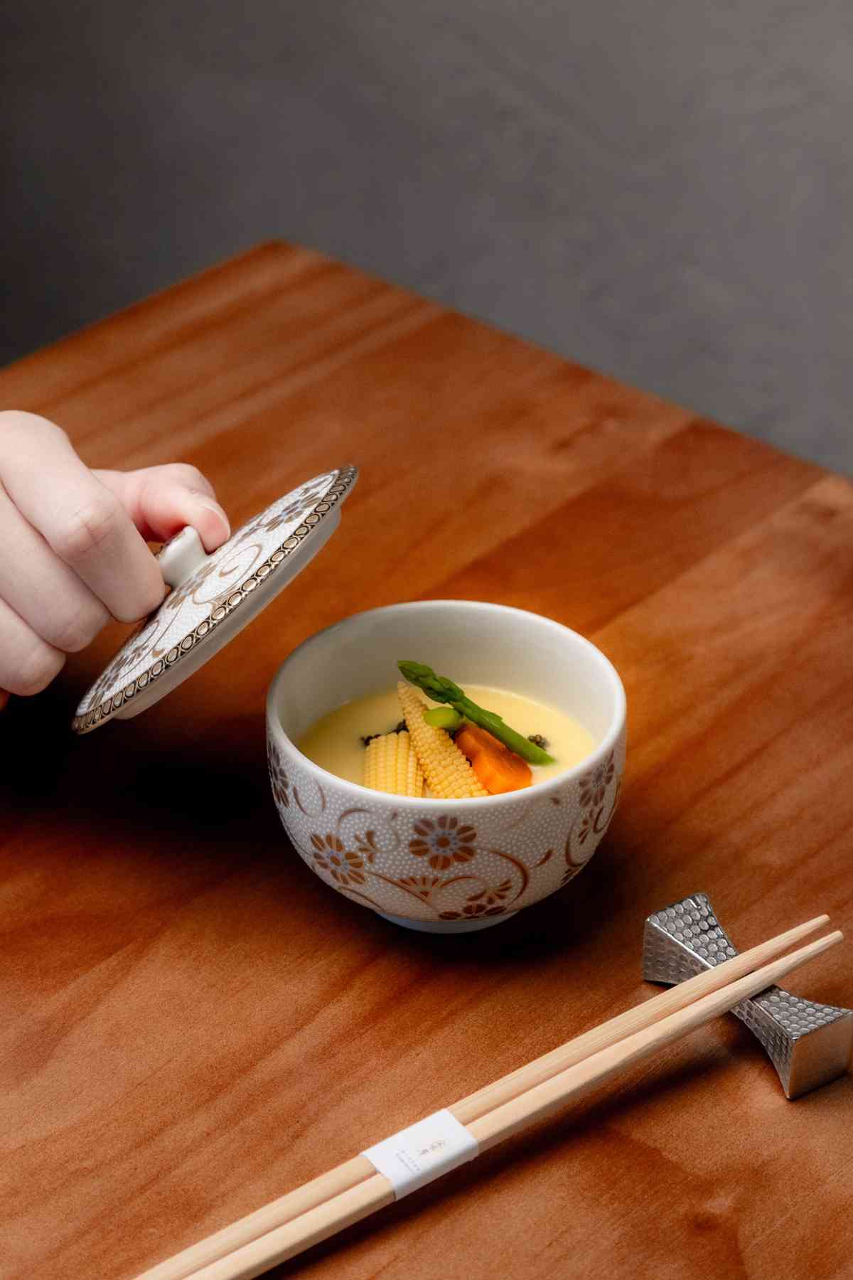 中環人氣精緻刺身丼飯店！首創「江戶前料理手法」x「煙燻熟成」魚料、告別傳統Omakase套餐