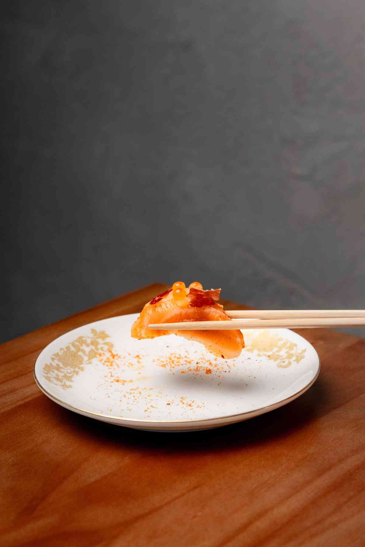 中環人氣精緻刺身丼飯店！首創「江戶前料理手法」x「煙燻熟成」魚料、告別傳統Omakase套餐