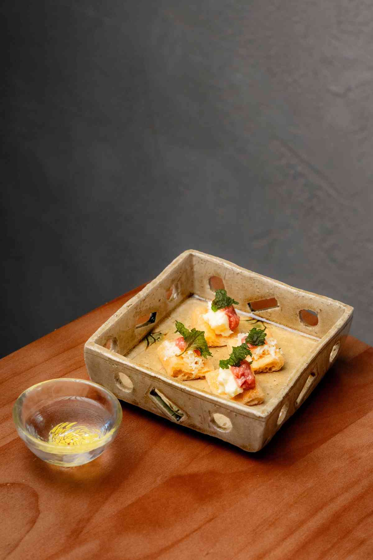 中環人氣精緻刺身丼飯店！首創「江戶前料理手法」x「煙燻熟成」魚料、告別傳統Omakase套餐