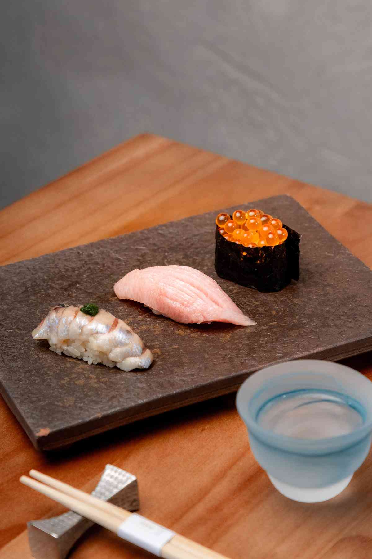 中環人氣精緻刺身丼飯店！首創「江戶前料理手法」x「煙燻熟成」魚料、告別傳統Omakase套餐