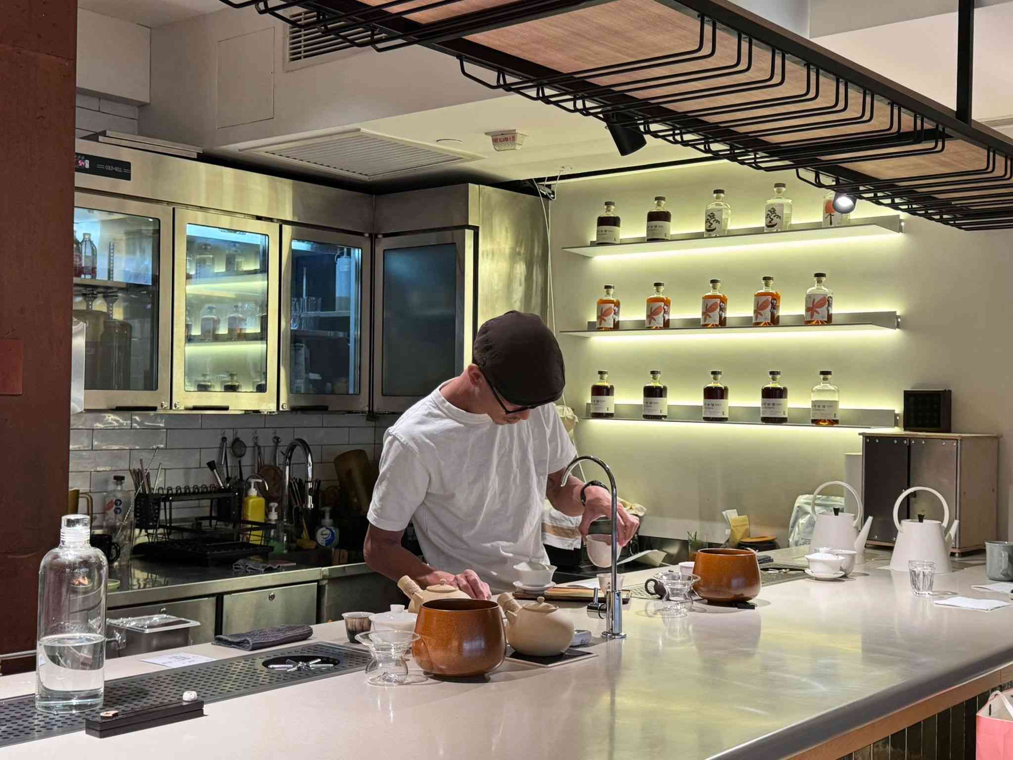 上環全新三層高精品茶概念店：必飲浮‧鴛鴦！以茶入饌必食頭春六堡蔘香雞、正山小種牛小排