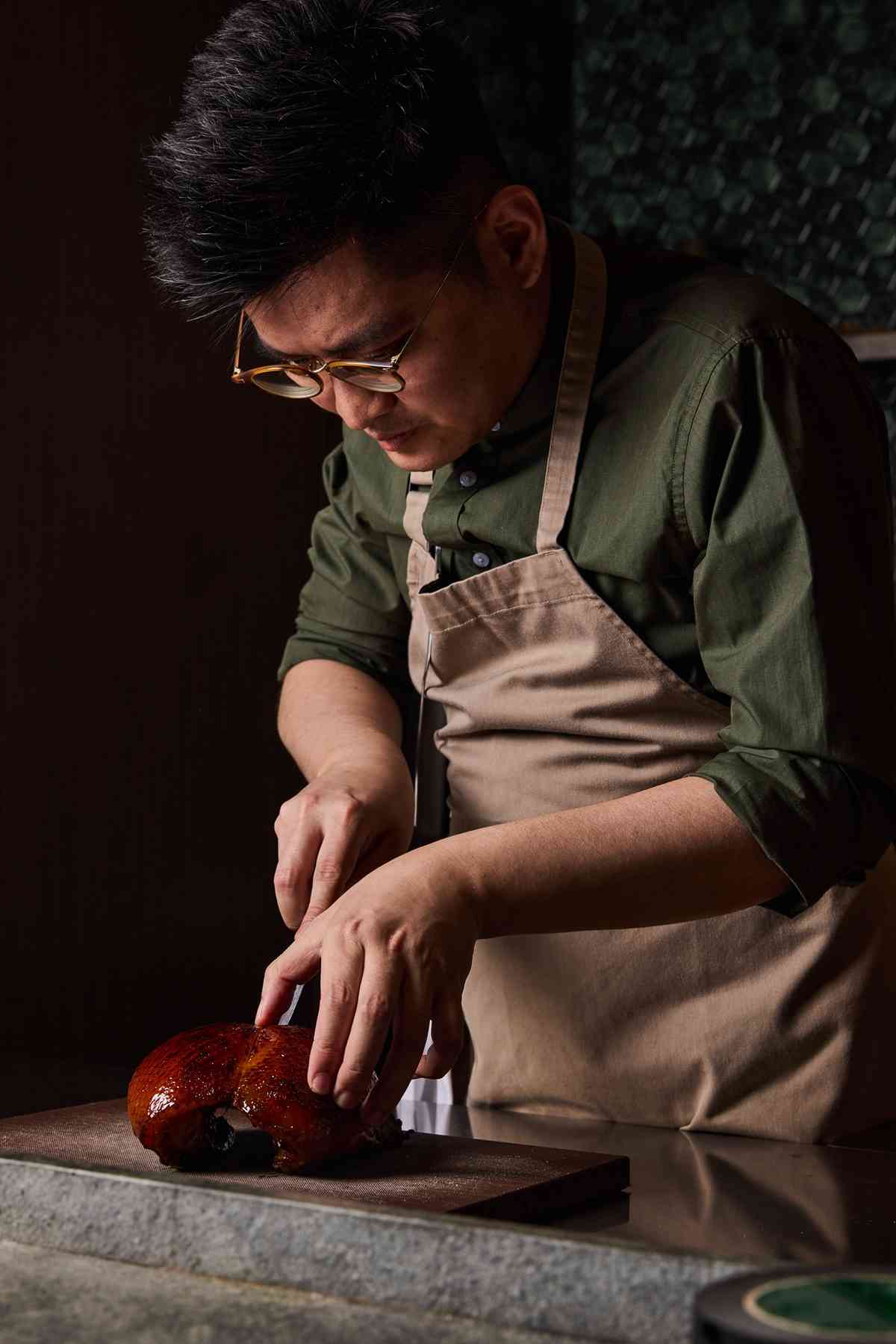 尖沙咀現代中式風味料理：紅鮋酸菜、熟成鴨、花蟹擔擔，以粵菜與世界進行溫暖對話