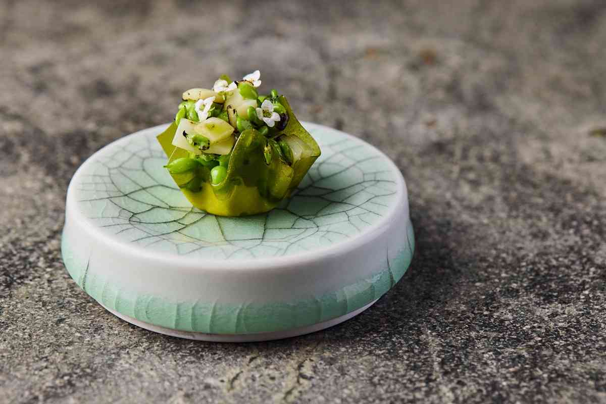 尖沙咀現代中式風味料理：紅鮋酸菜、熟成鴨、花蟹擔擔，以粵菜與世界進行溫暖對話