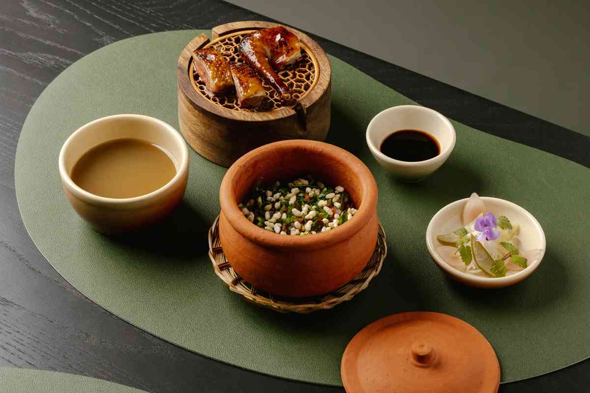 中環全新越南菜餐廳融合中式烹調！金華火腿花膠雞肉粉、一鴨三吃、稻草煙燻滷水乳鴿，充滿華僑記憶靈魂