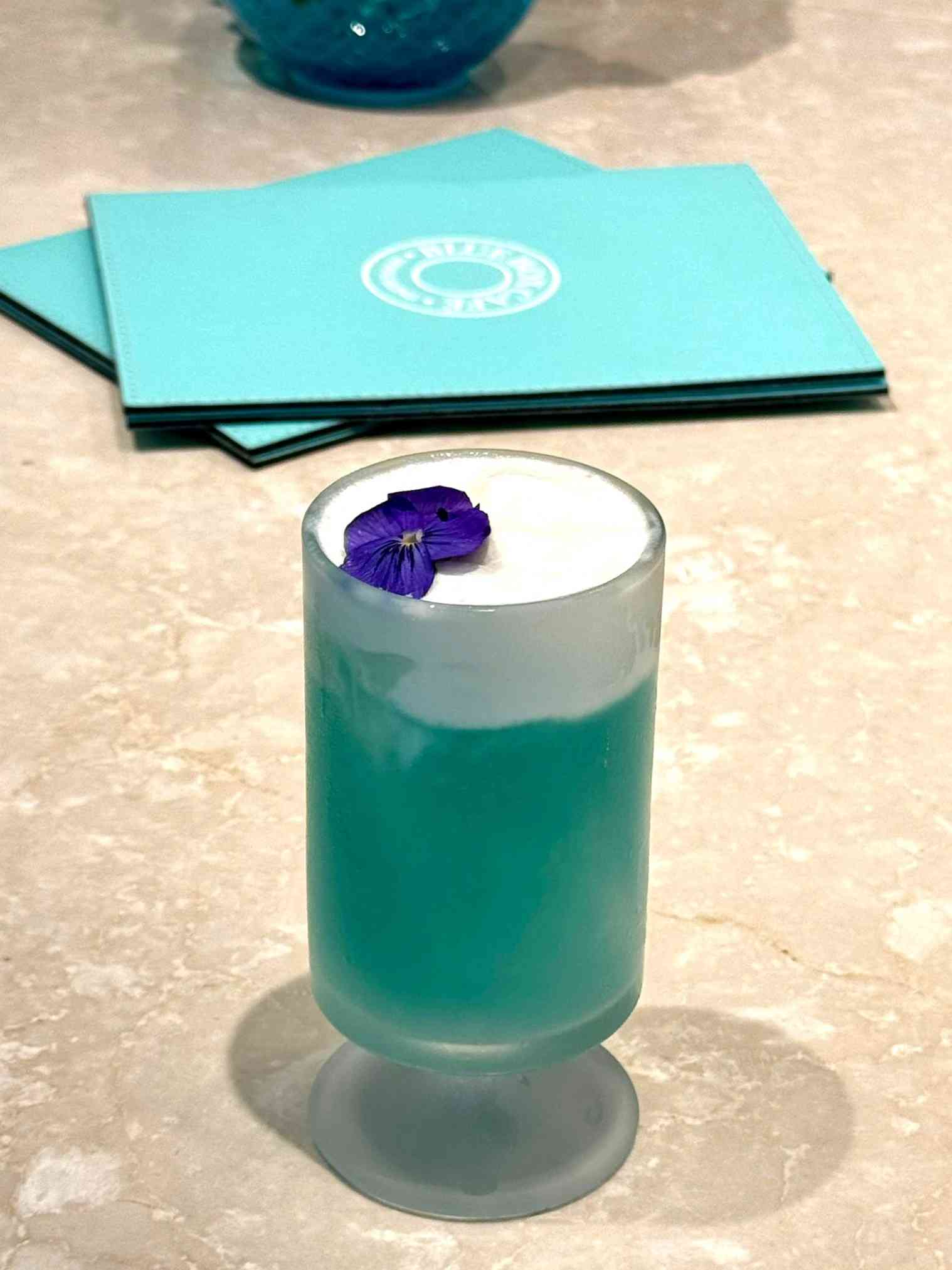 Tiffany Blue Box Caf&eacute;全新開幕！聯乘米芝蓮星級料理：招牌藍色蛋糕、頂級阿根廷牛柳，精緻全日餐單推介