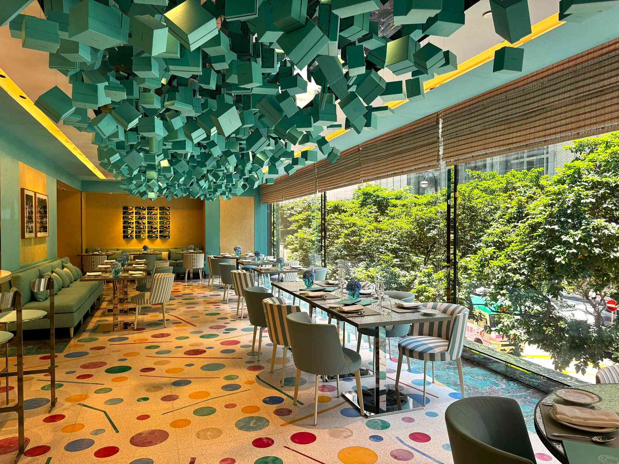 Tiffany Blue Box Caf&eacute;全新開幕！聯乘米芝蓮星級料理：招牌藍色蛋糕、頂級阿根廷牛柳，精緻全日餐單推介