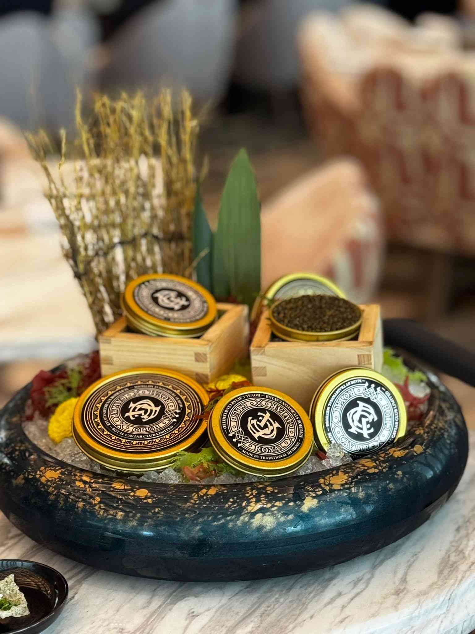 中環Akira Back夢幻玻璃幕牆內的早午餐：AB Tuna Mini Taco、AB Wagyu Tartare，韓日融合藝術饗宴