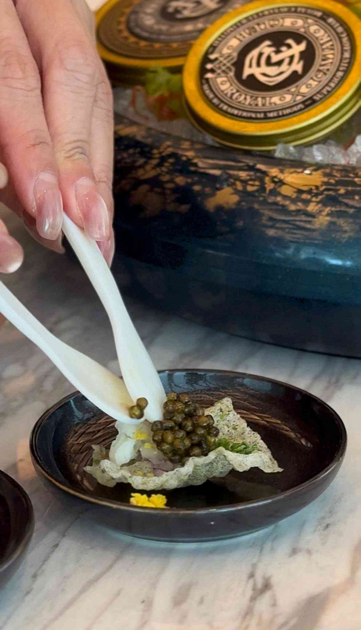 中環Akira Back夢幻玻璃幕牆內的早午餐：AB Tuna Mini Taco、AB Wagyu Tartare，韓日融合藝術饗宴