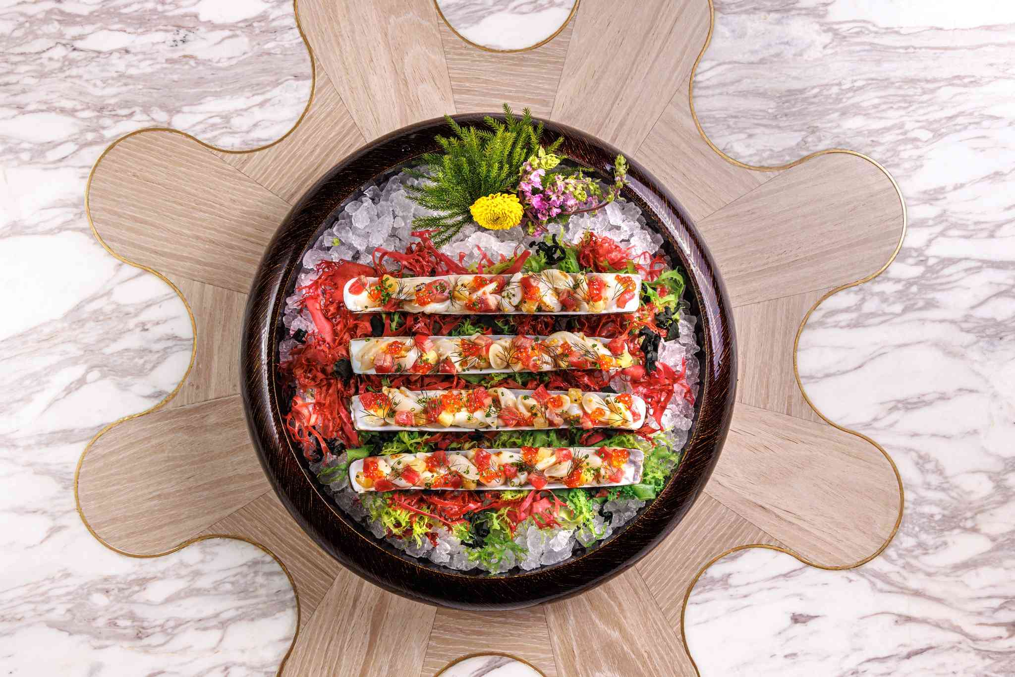 中環Akira Back夢幻玻璃幕牆內的早午餐：AB Tuna Mini Taco、AB Wagyu Tartare，韓日融合藝術饗宴